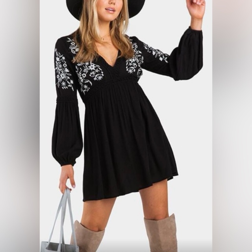 Francesca’s Blue Rain Boho Floral Embroidered Long Sleeve Mini Dress Navy